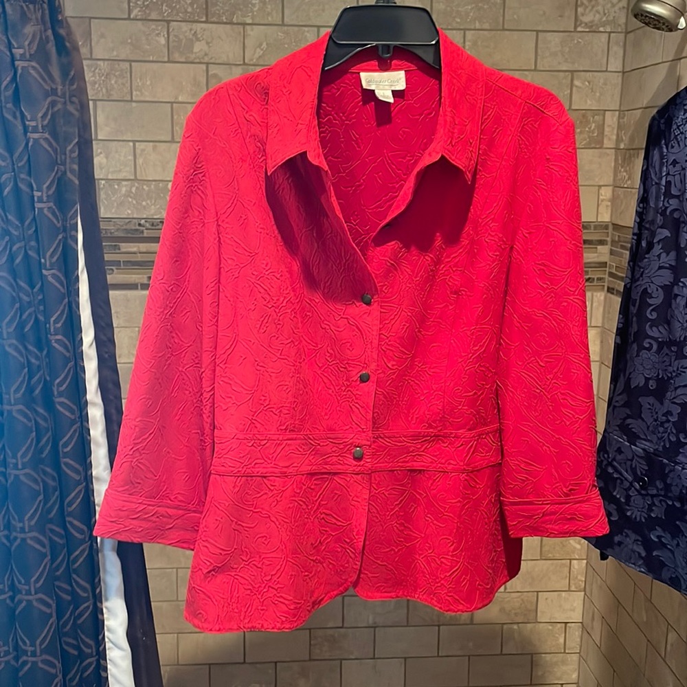 Cold water Creek, large, red button up top